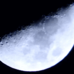 オラクルカードの自然の意味と印象の月を撮影した写真